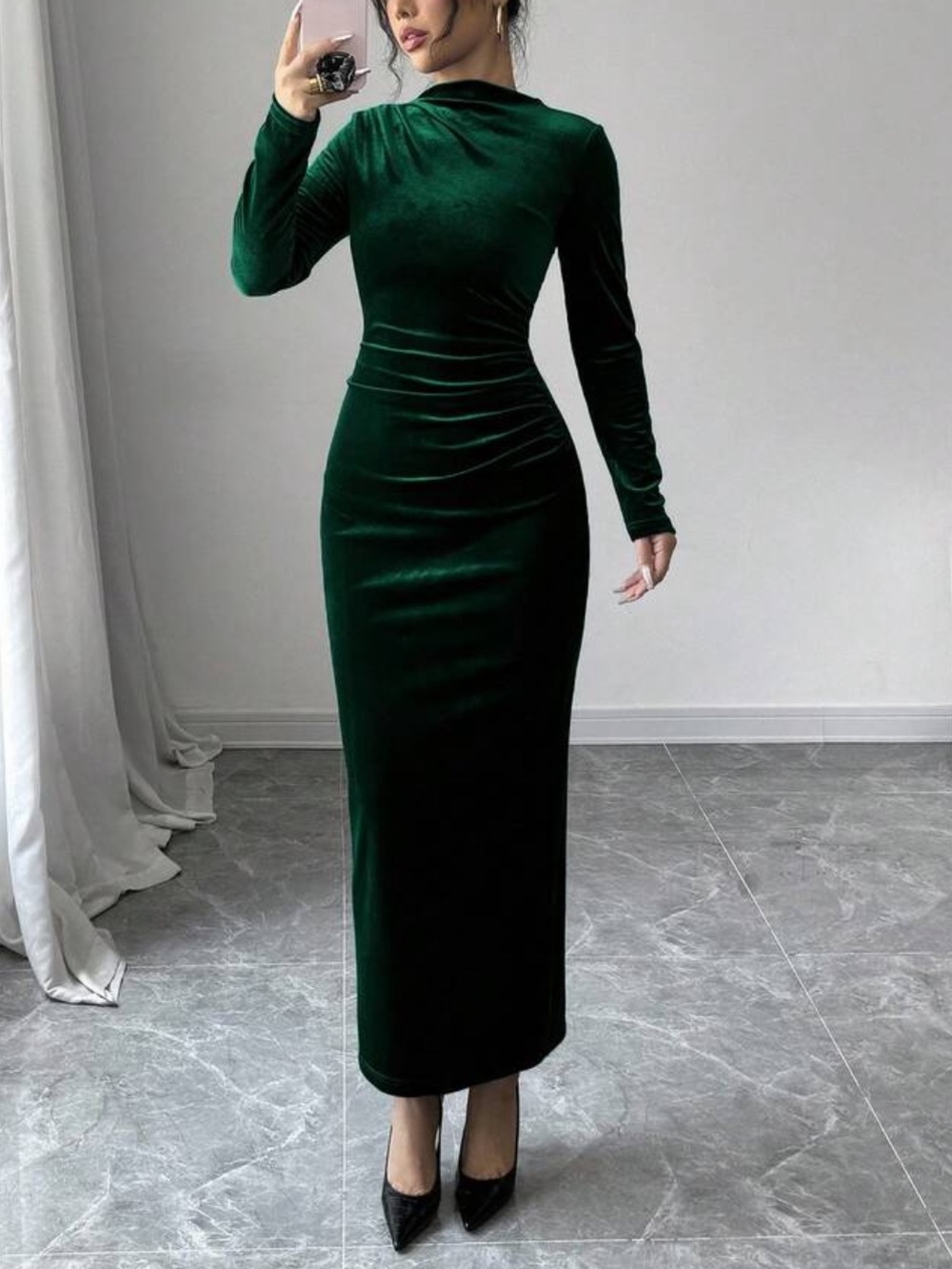 Elegant Dark Green Velvet Long-Sleeve Maxi Dress